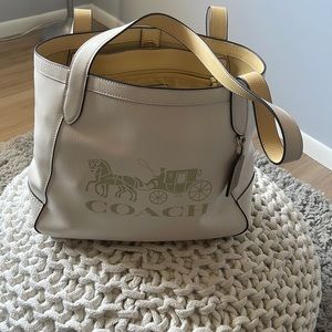 Medium tote. One small inside zip up for cell phone & wallet. Perfect summer bag